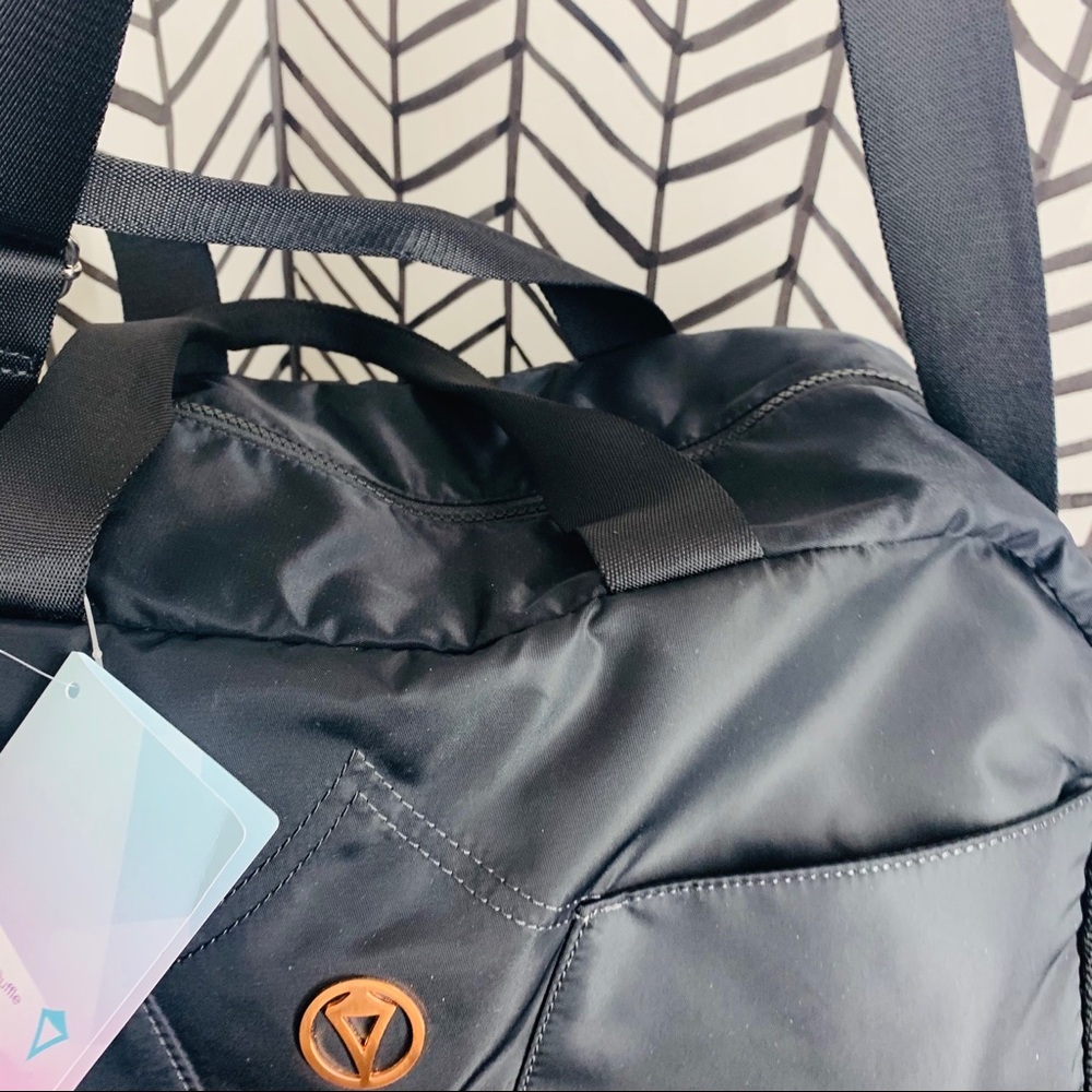 🔸 Ivivva by lululemon weekend escape duffel rate - Picture 11 of 16